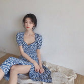 Robe mi-longue fendue à motif fleuri