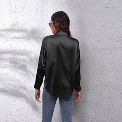 Problem Solved – Drapierte Bluse aus Satin mit Kragen - Schwarz