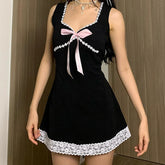 Coquette Minikleid mit floraler Spitzenschleife