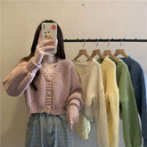 Strickjacke mit V-Ausschnitt und Knopfleiste