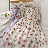 Robe froncée à motif fraise sucrée