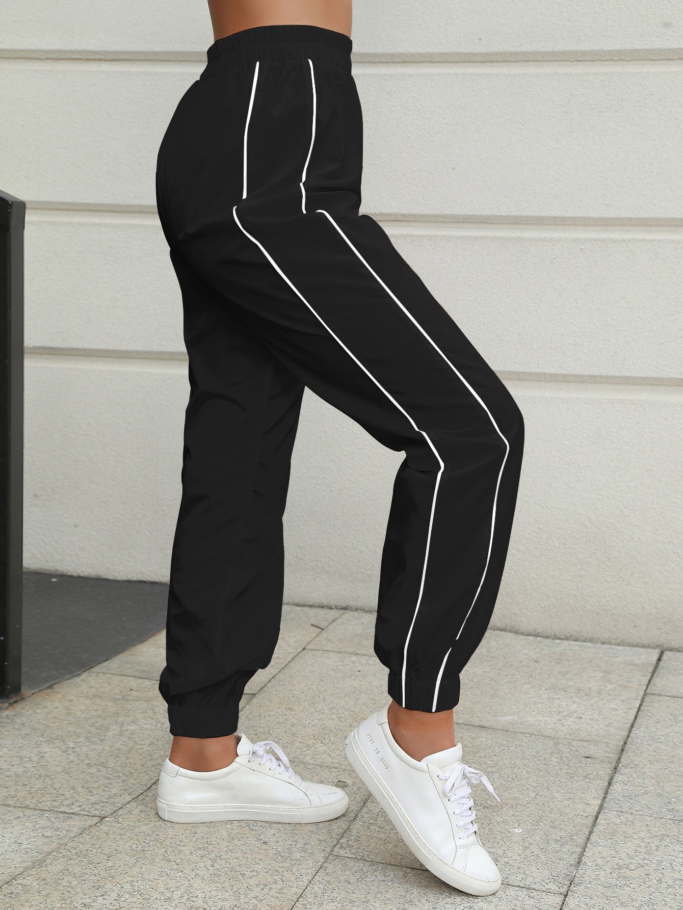 Elastic waistband contrast piping tape sides street sports look casual pants Sai Feel