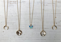 Collier ras du cou papillon en opale