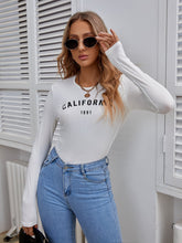 Letters Round collar Top Sai Feel