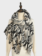 Snake print scarf Sai Feel