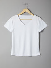 Solid V-Neck Form-Fitting Tee Sai Feel