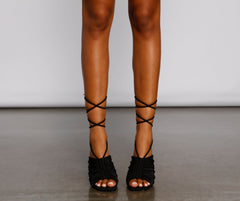 Trendsetting Queen Lace-Up Heels Sai Feel