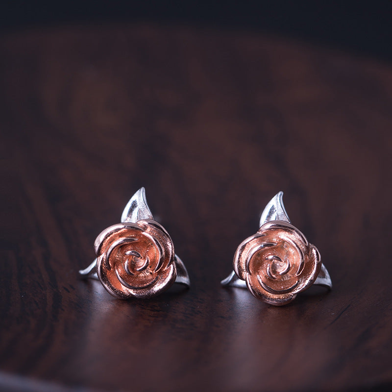 Boucles d'oreilles à tige en forme de rose délicate