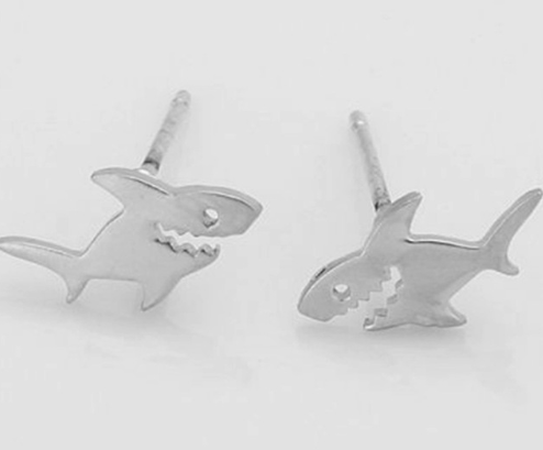 Boucles d'oreilles à tige en forme de requin