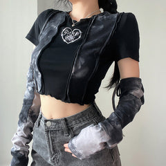 Crop Top mit Grunge-Stich und Herz-Print und Ärmeln