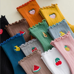 Kawaii Socken mit Rüschen und aufgesticktem Obstmotiv