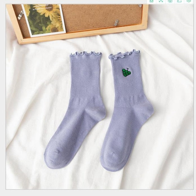 Kawaii Socken mit Rüschen und aufgesticktem Obstmotiv