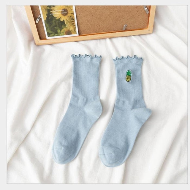 Kawaii Socken mit Rüschen und aufgesticktem Obstmotiv