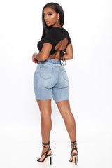 A Vision In Blue Belted Denim Bermudas - Light Blue Wash