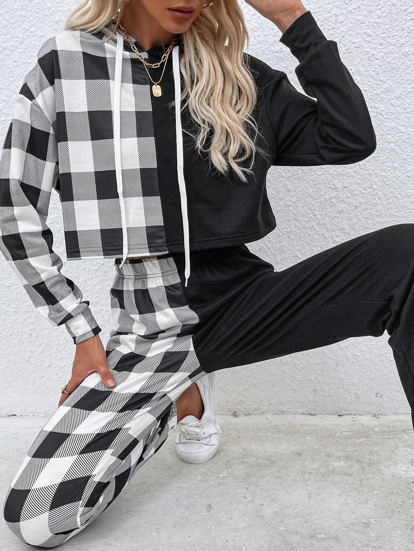 Black and white plaid two-piece stitching hooded sports suit Sai Feel