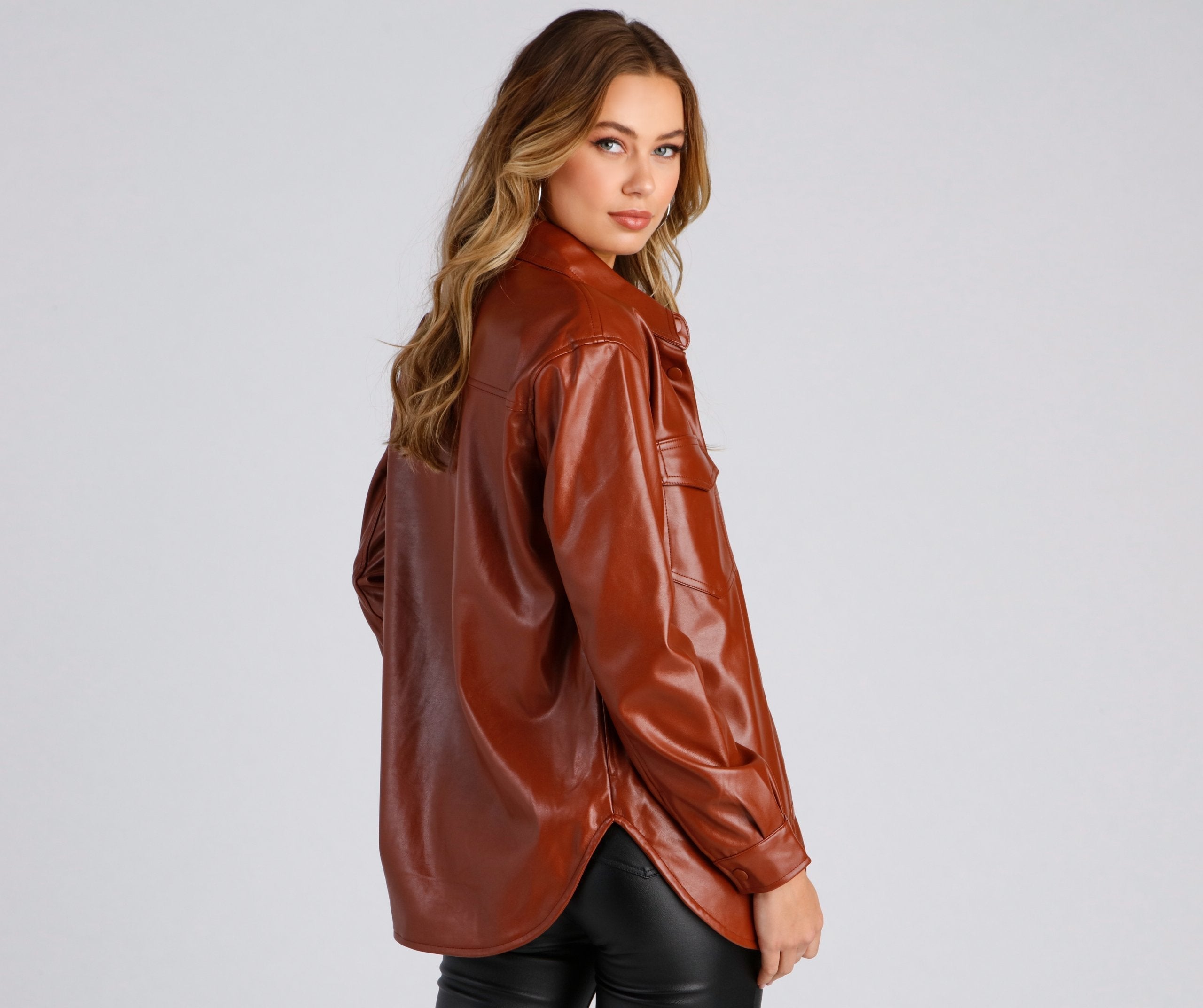 Casual-Chic Mood Faux Leather Shacket Sai Feel