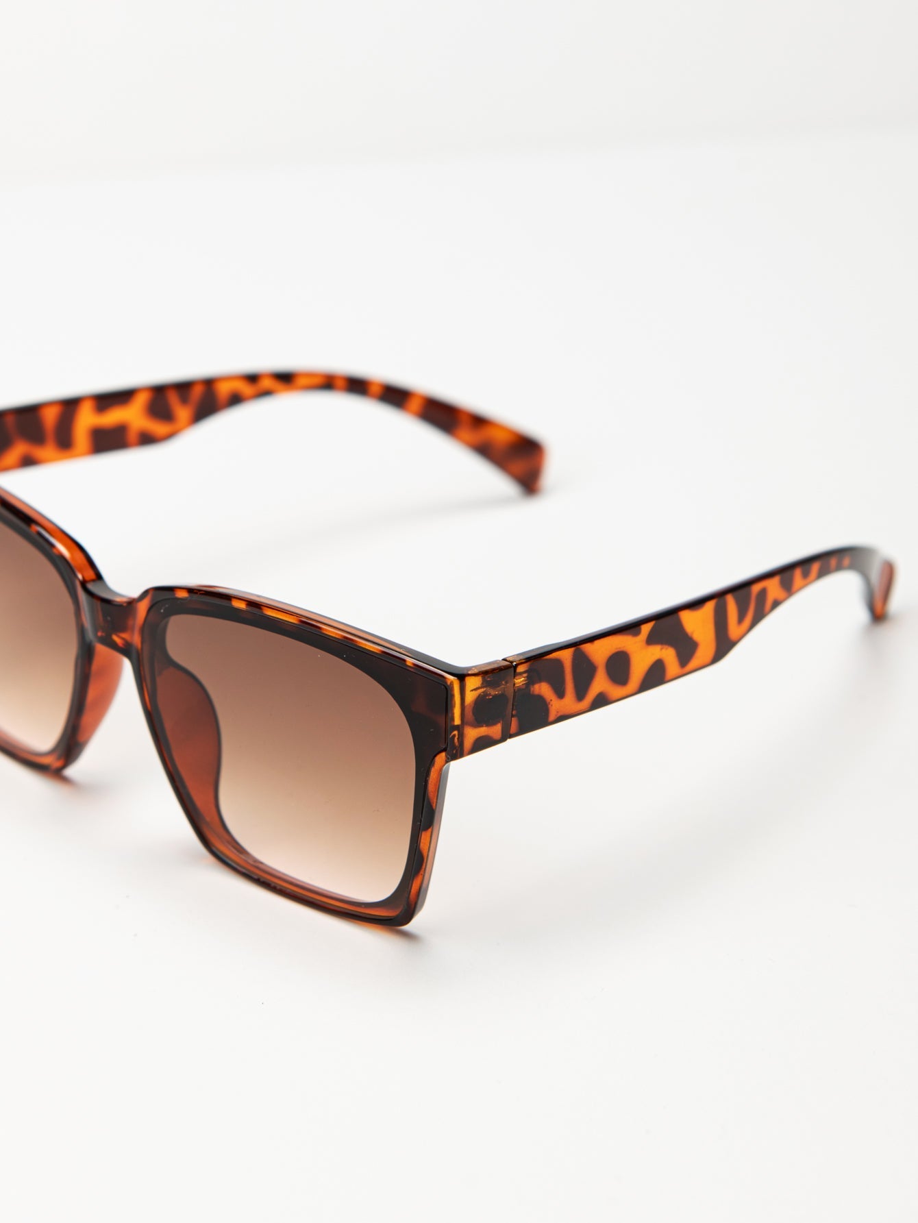 Classic Plastic Coating Sunglasses Sai Feel