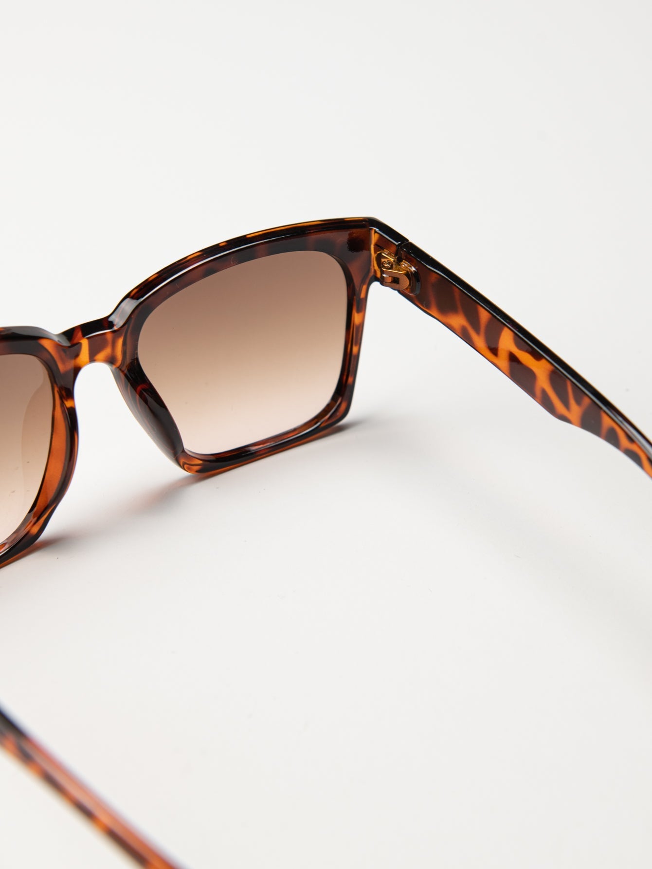Classic Plastic Coating Sunglasses Sai Feel