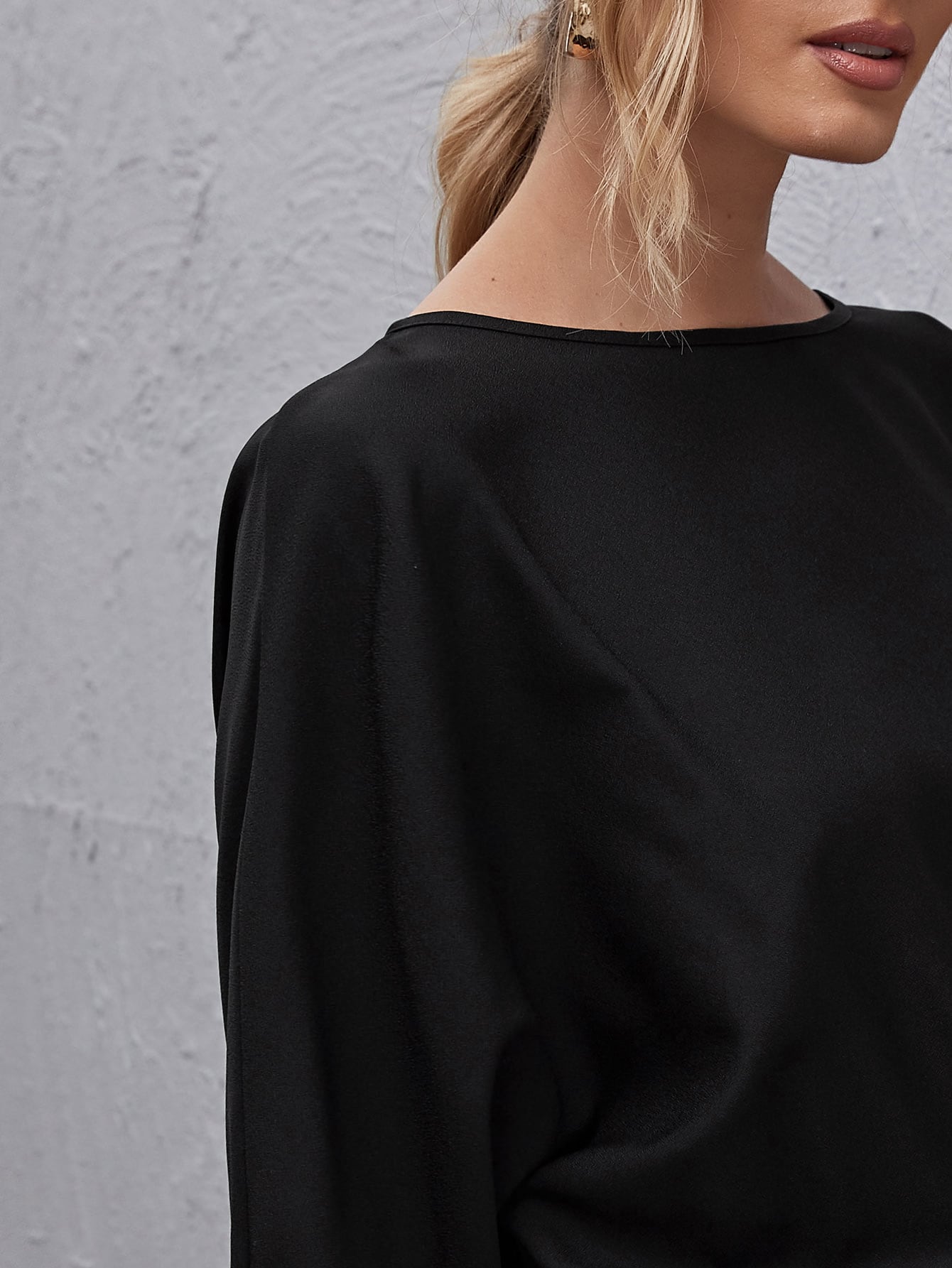 Cut Out Batwing Sleeve Crop Tee Sai Feel