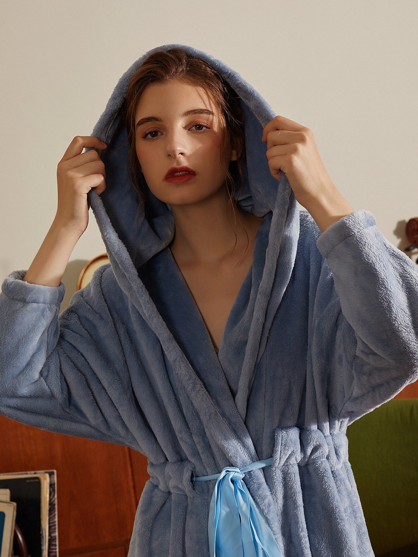 Drawstring Waist Pocket Hooded Flannel Sleep Robe Sai Feel
