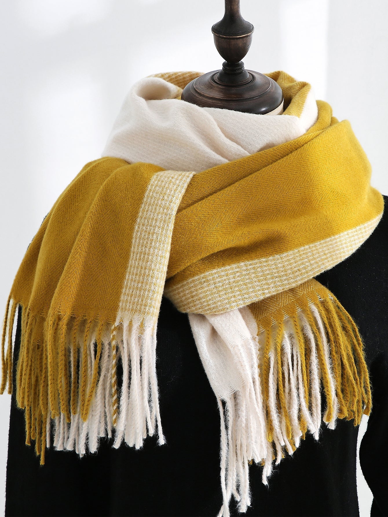 Dual Color Fringe Hem Scarf Sai Feel