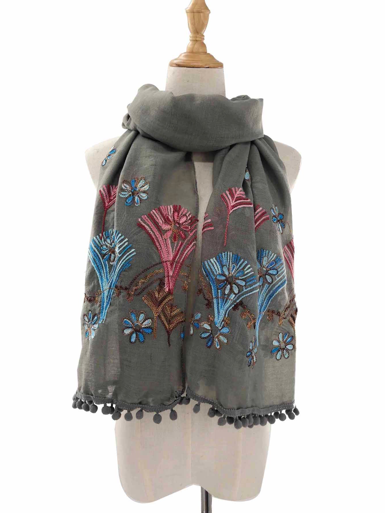Embroidered flowers ethnic fur ball scarf Sai Feel