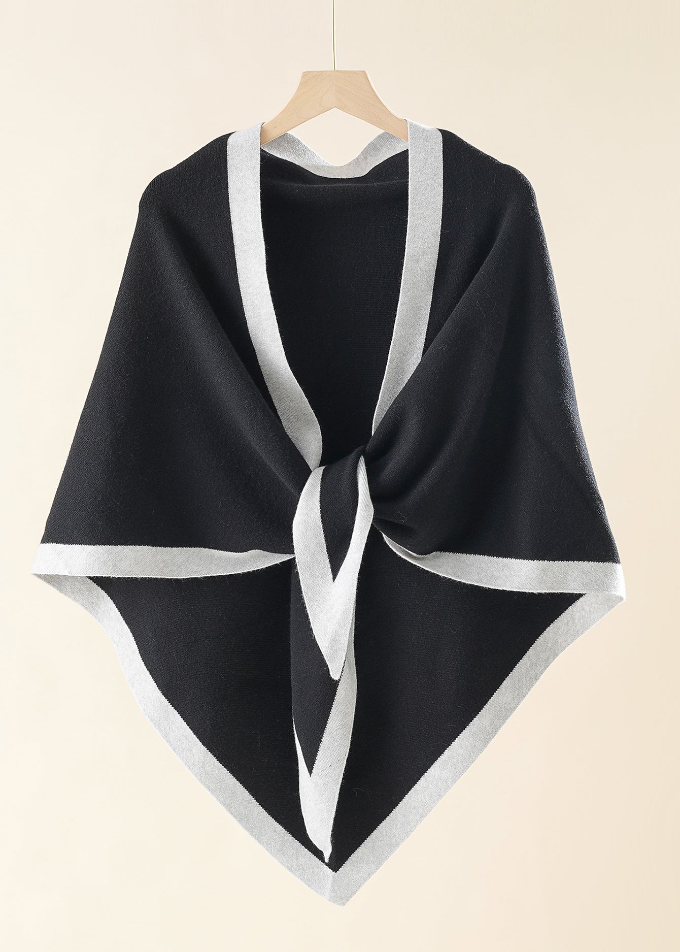 Knit Triangle Contrast Trim Shawl Sai Feel