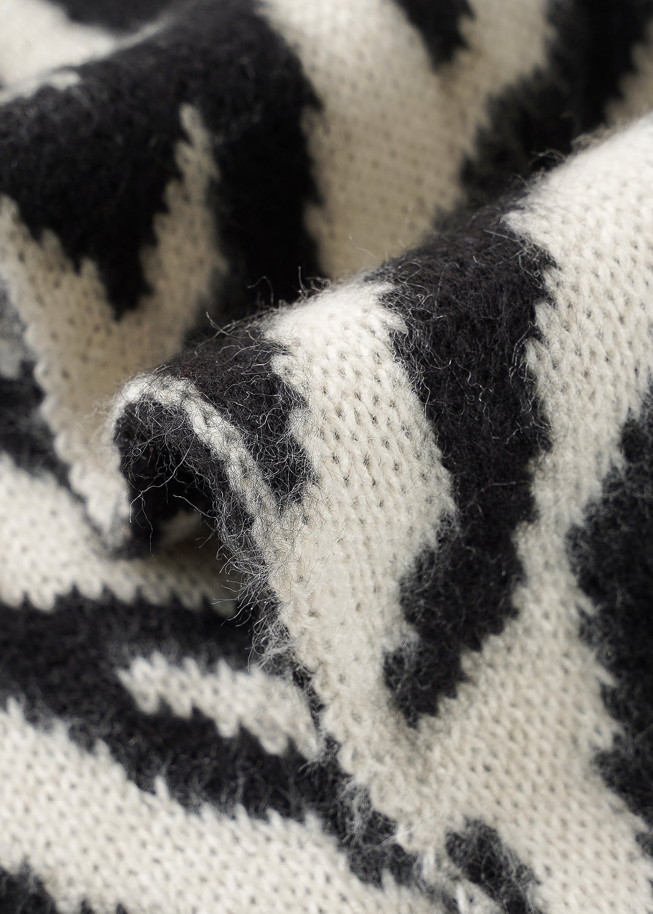 Knit Zebra Jacquard Scarf Sai Feel