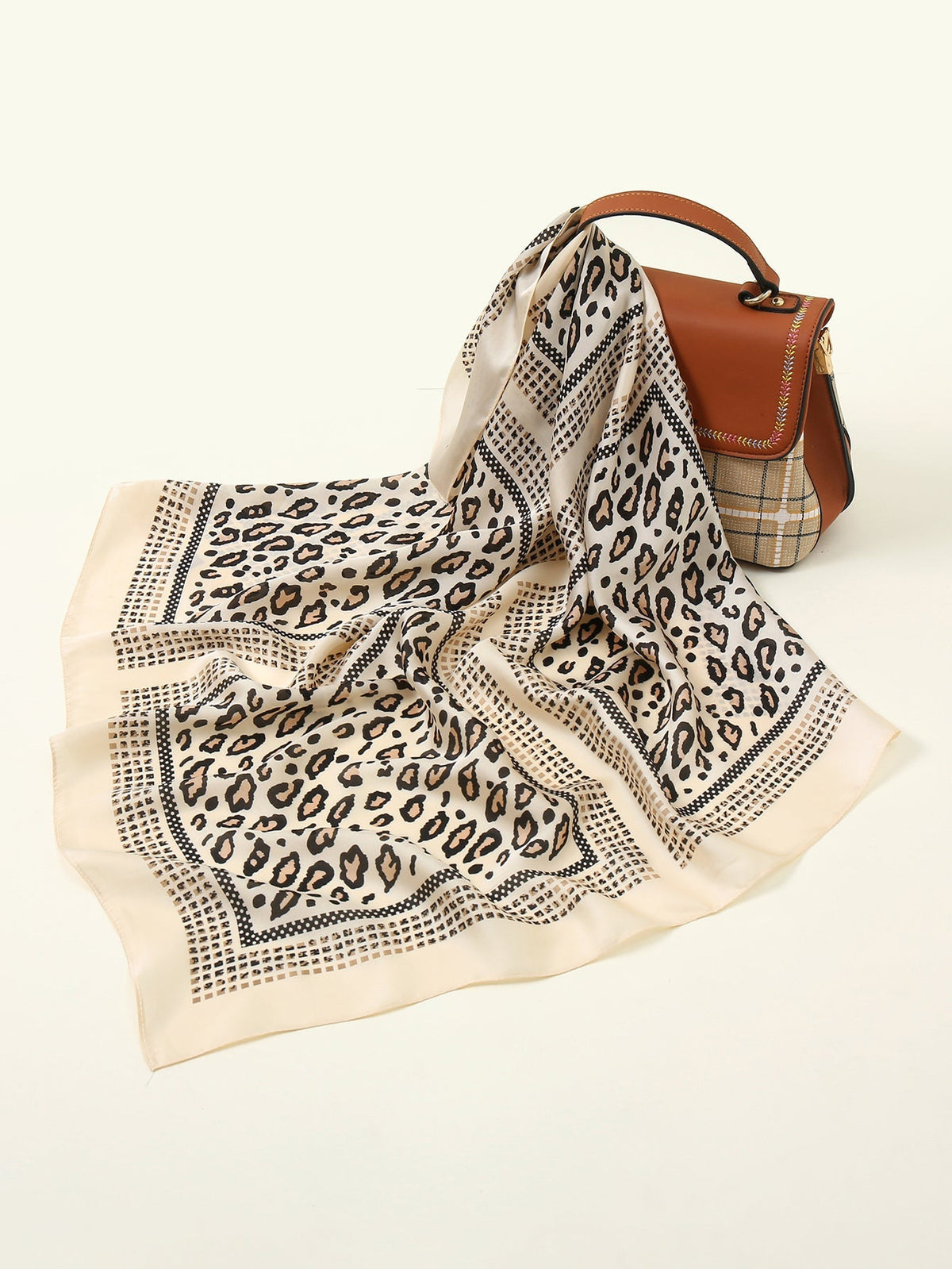 Leopard pattern scarf Sai Feel