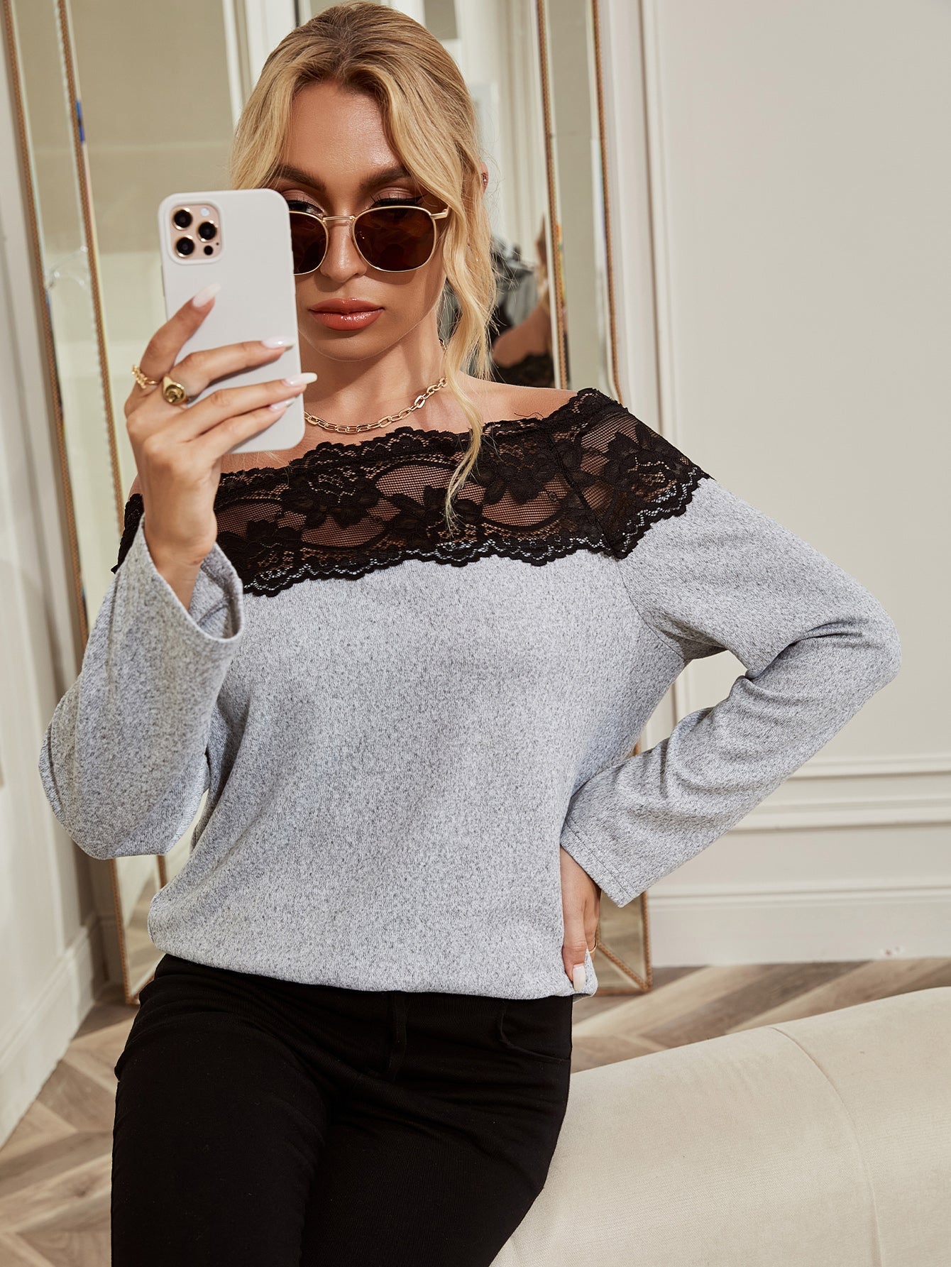 Off Shoulder Contrast Lace Tee Sai Feel