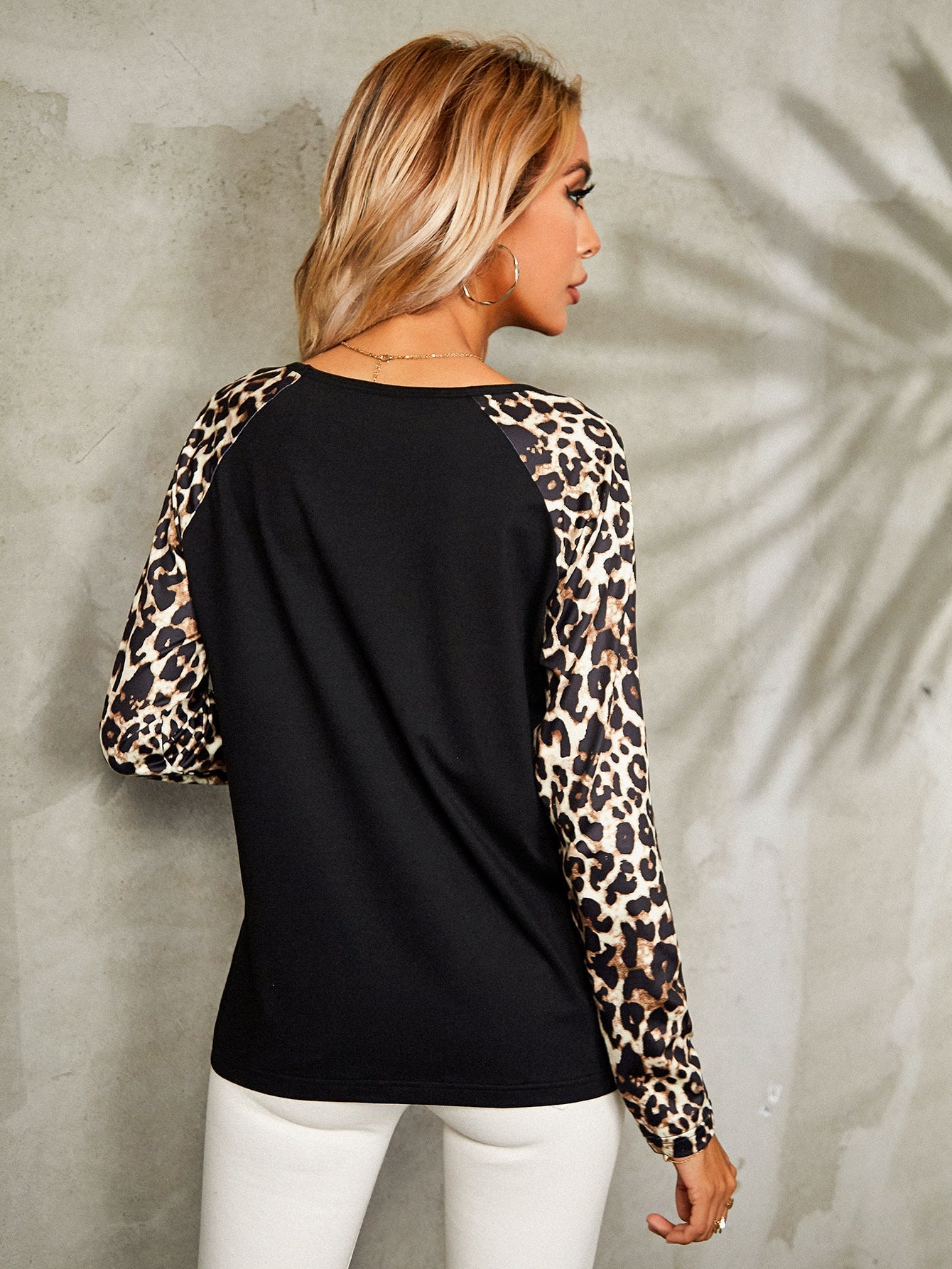 Patch Pocket Contrast Leopard Raglan Sleeve Tee Sai Feel