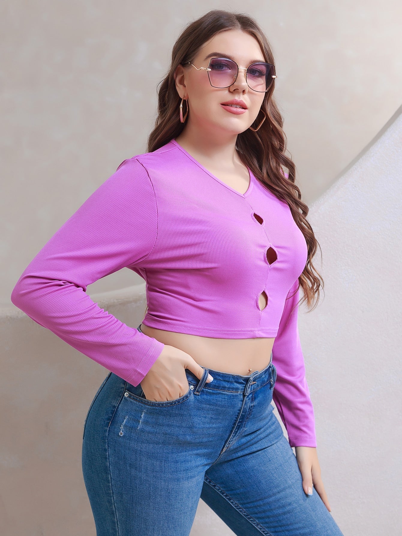 Plus Size Solid Cut Out Tee Sai Feel