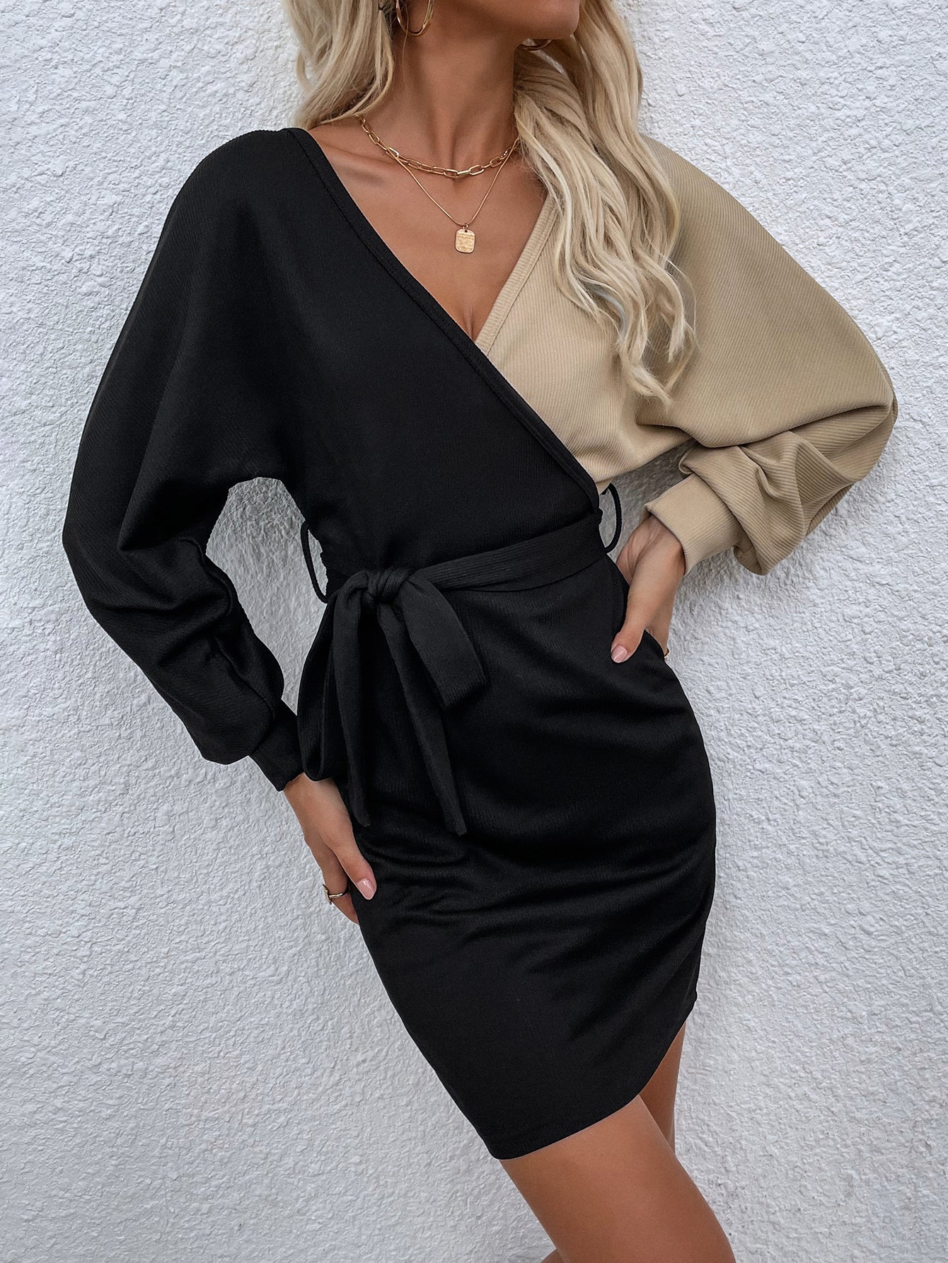 Sexy two color receiving waist long-sleeved V-neck tie dress Sai Feel