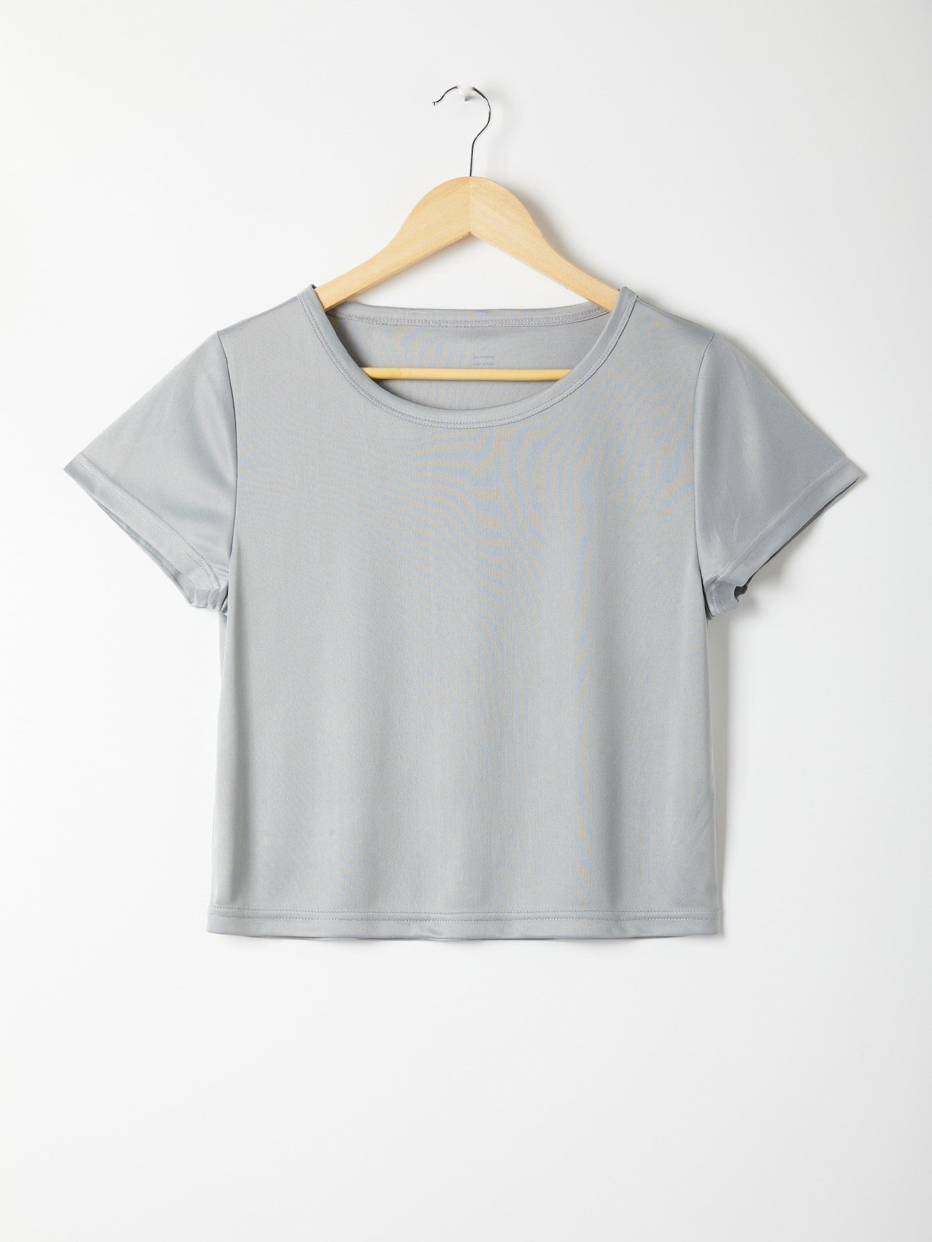 Solid Form-Fitting Crop Tee Sai Feel