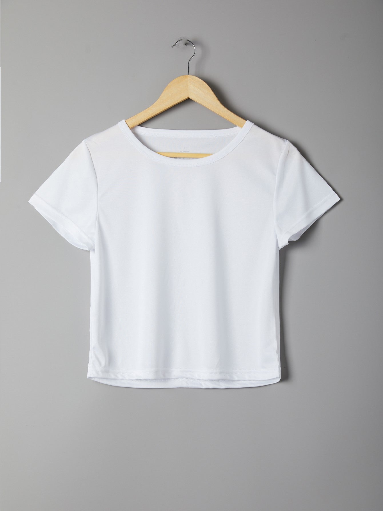 Solid Form-Fitting Crop Tee Sai Feel