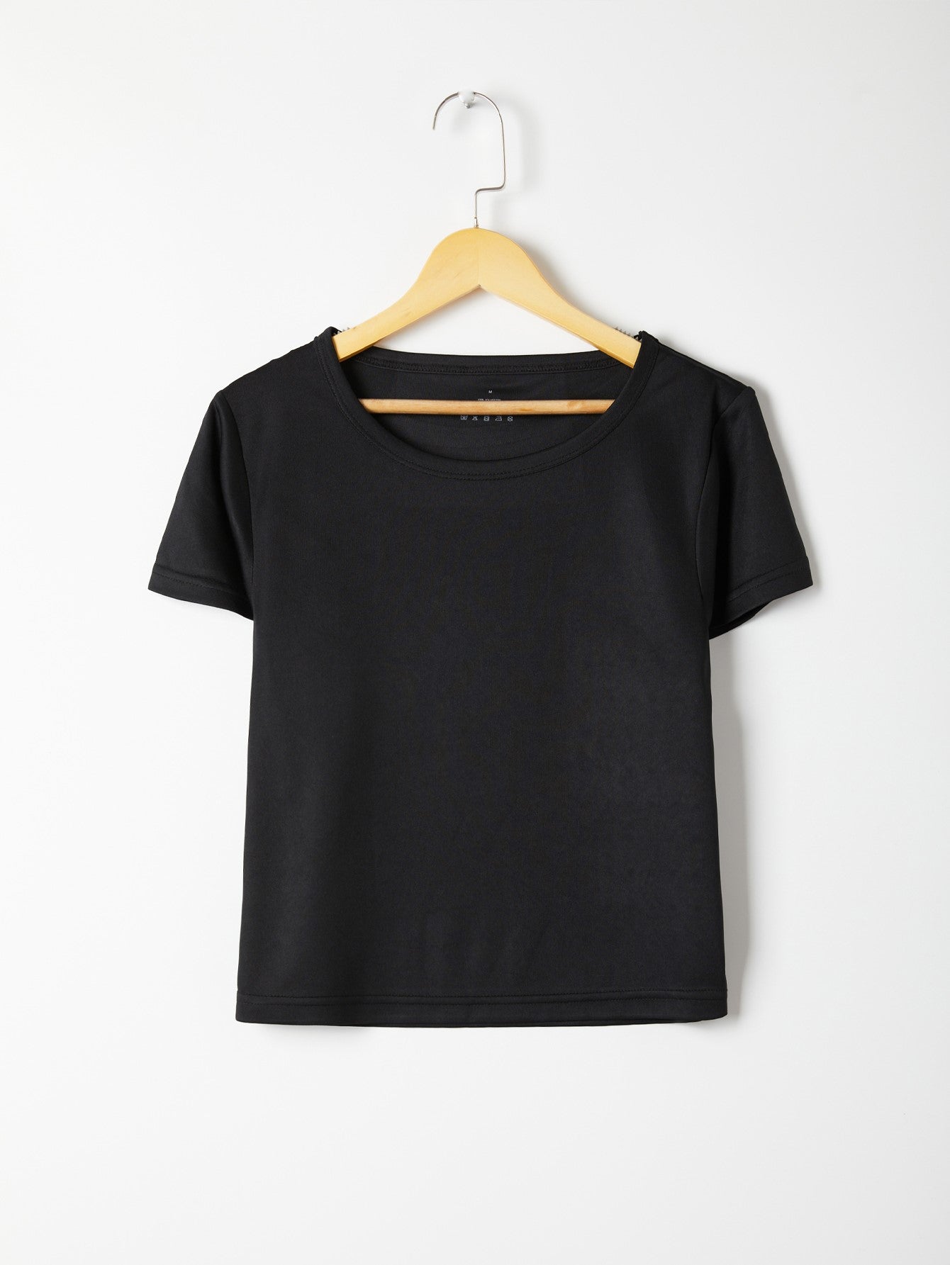 Solid Form-Fitting Crop Tee Sai Feel