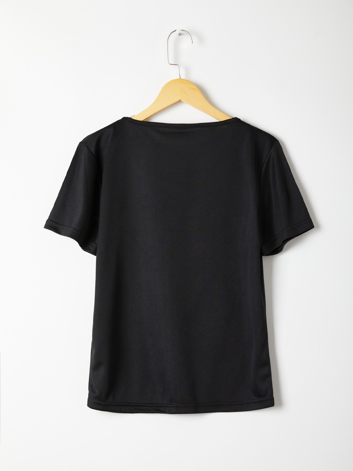 Solid V-Neck Form-Fitting Tee Sai Feel