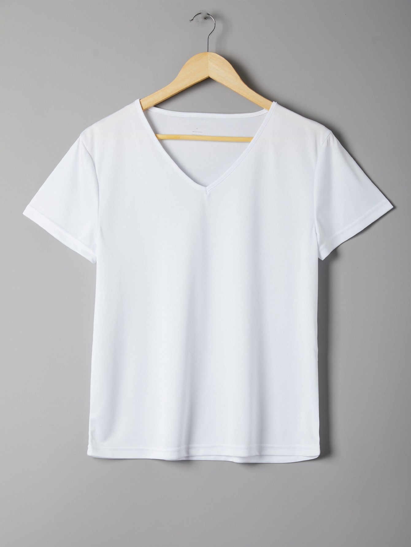 Solid V-Neck Tee Sai Feel