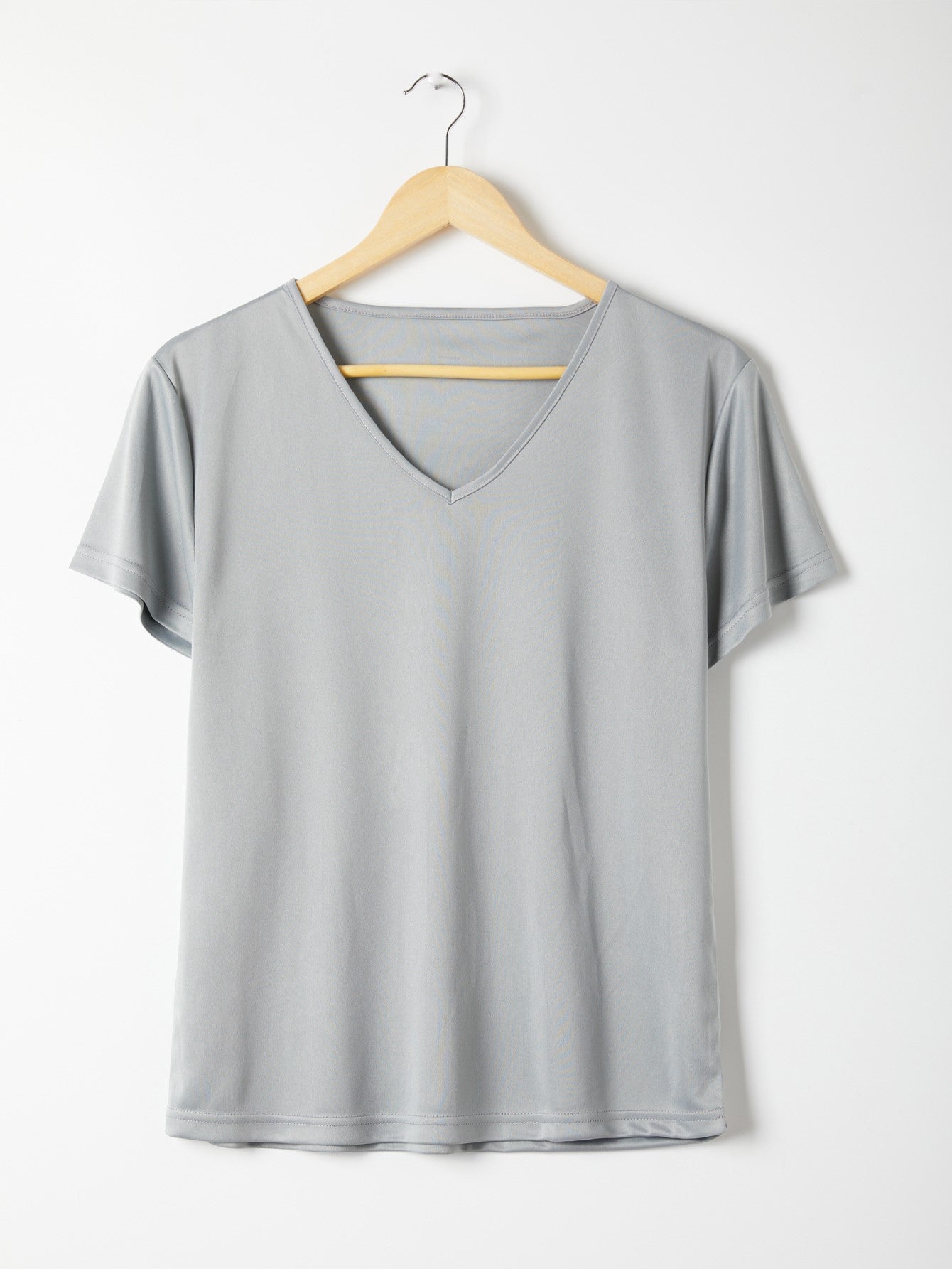 Solid V-Neck Tee Sai Feel