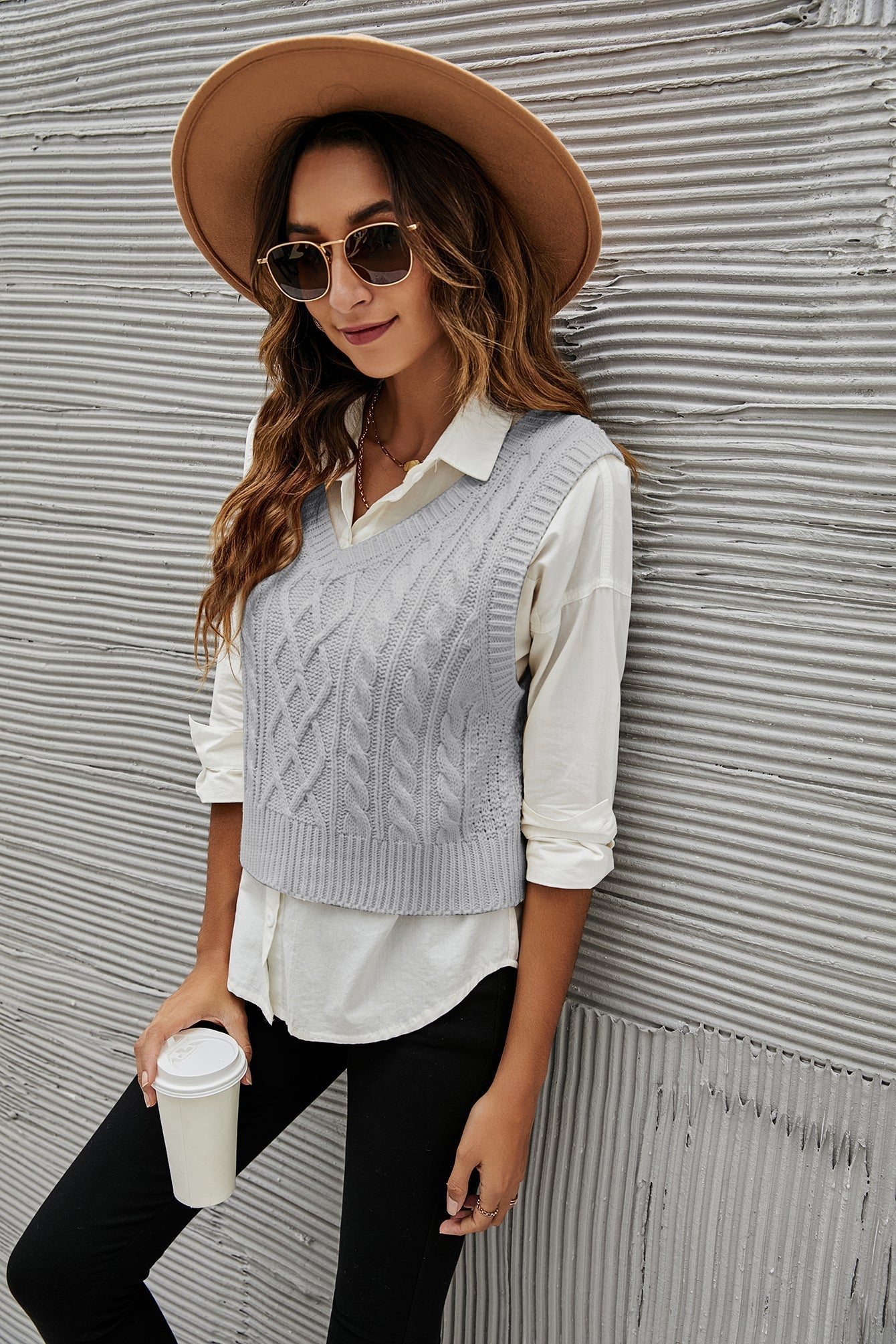 V-neck cable knit vest Sai Feel