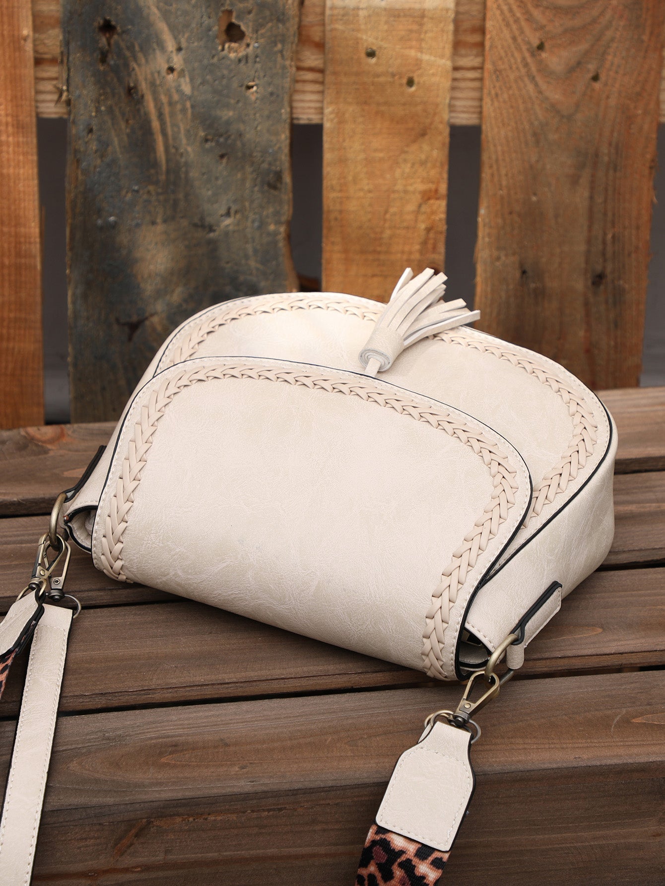 Women Weaving Soft handfeel Tassels Crossbody Bag Message Bag Sai Feel