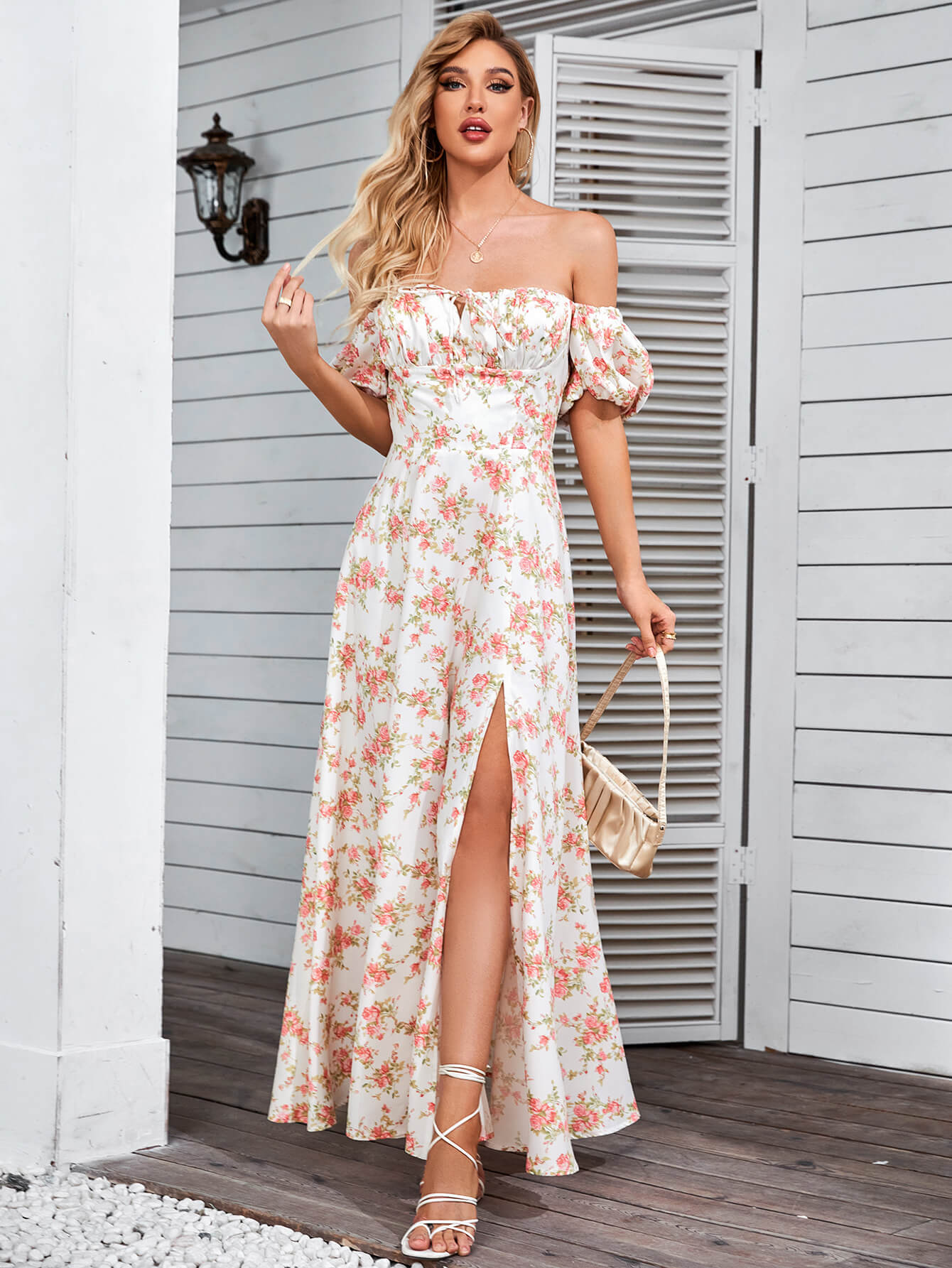 Robe à imprimé floral à manches bouffantes et fente haute