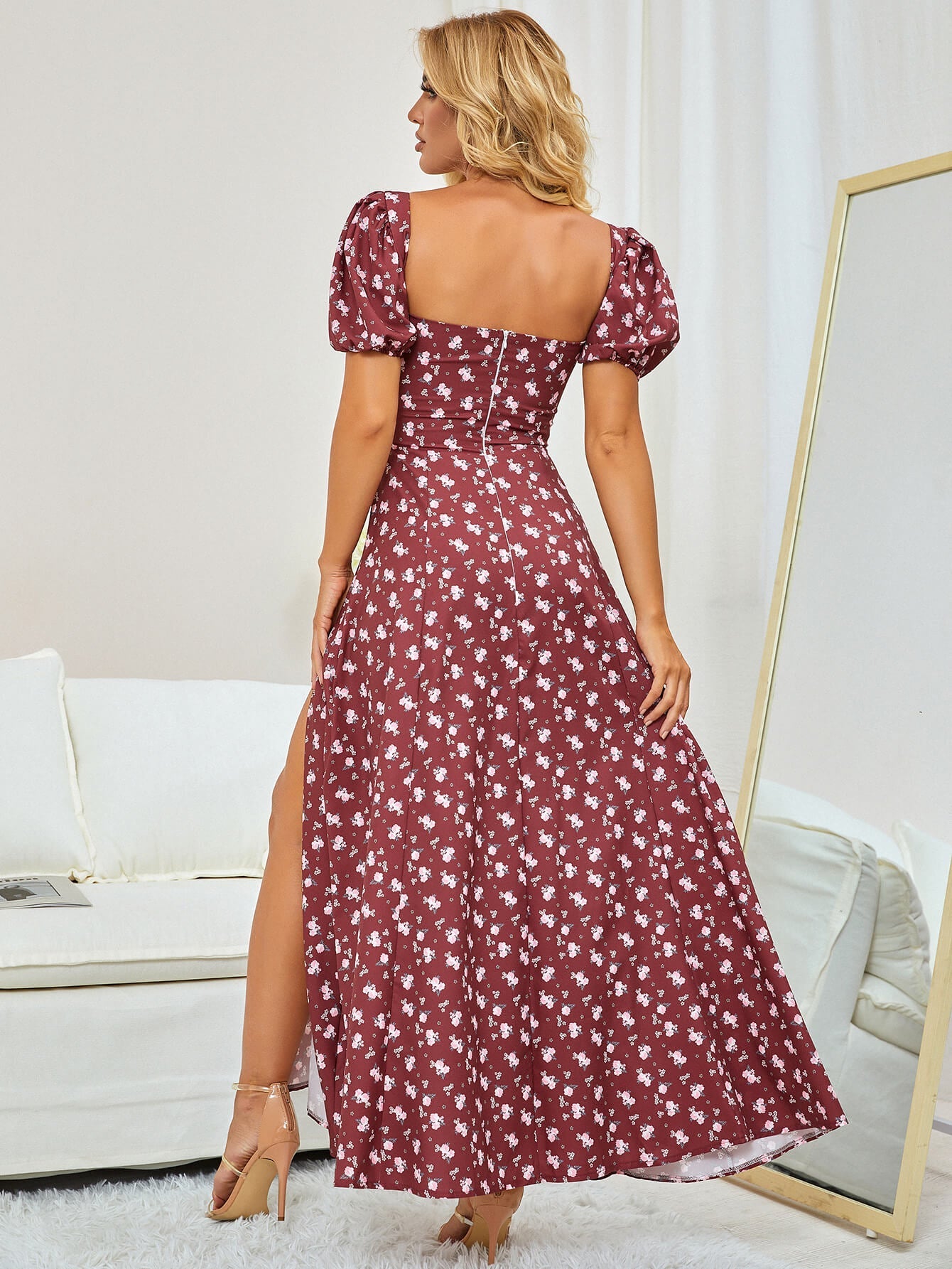 Robe à imprimé floral à manches bouffantes et fente haute