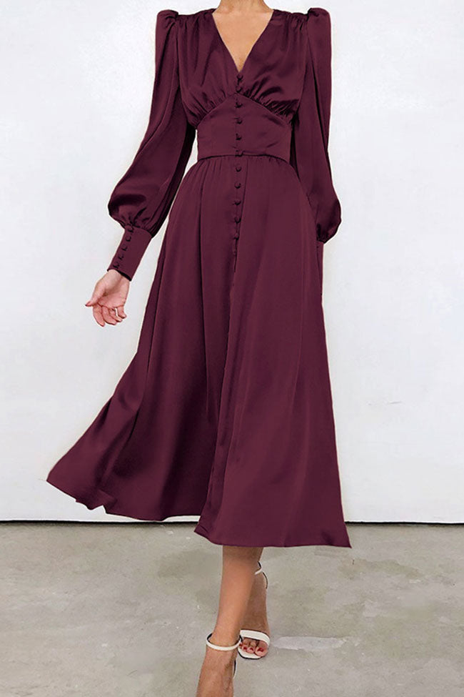 Robe chemise mi-longue boutonnée en satin soyeux à col en V et manches bouffantes - Bordeaux