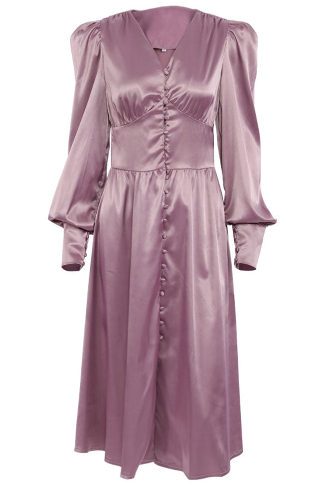 Robe chemise mi-longue boutonnée en satin soyeux à col en V et manches bouffantes - Violet